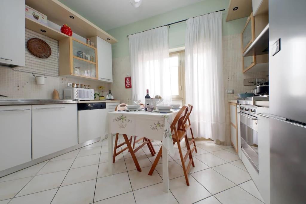 Relax Rome With 2 Balconies - 2 Bedroom Flat, 3Rd Floor With Lift, High Comfort, Quite, A Walk From Urban Train Station Gemelli And Metro A Stops Battistini & Cornelia Connecting To Center In 20 Minutes, 2 Steps From Bus Stop, Cycle Path, Groceries Экстерьер фото