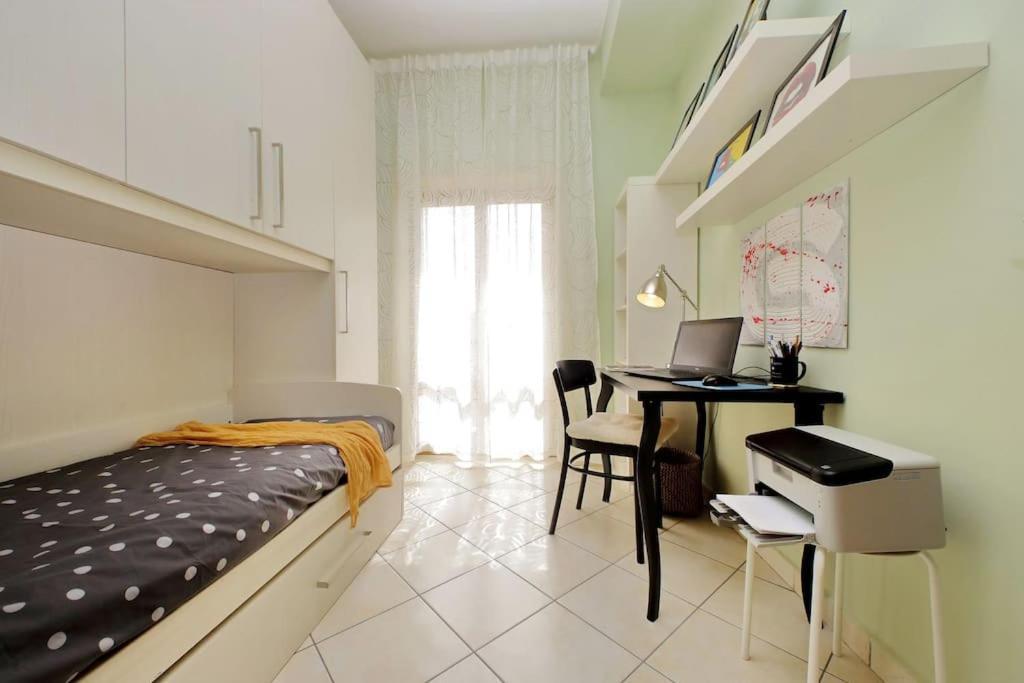 Relax Rome With 2 Balconies - 2 Bedroom Flat, 3Rd Floor With Lift, High Comfort, Quite, A Walk From Urban Train Station Gemelli And Metro A Stops Battistini & Cornelia Connecting To Center In 20 Minutes, 2 Steps From Bus Stop, Cycle Path, Groceries Экстерьер фото
