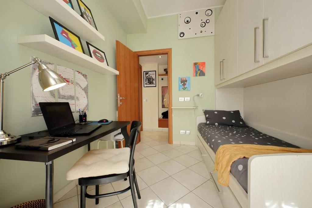 Relax Rome With 2 Balconies - 2 Bedroom Flat, 3Rd Floor With Lift, High Comfort, Quite, A Walk From Urban Train Station Gemelli And Metro A Stops Battistini & Cornelia Connecting To Center In 20 Minutes, 2 Steps From Bus Stop, Cycle Path, Groceries Экстерьер фото