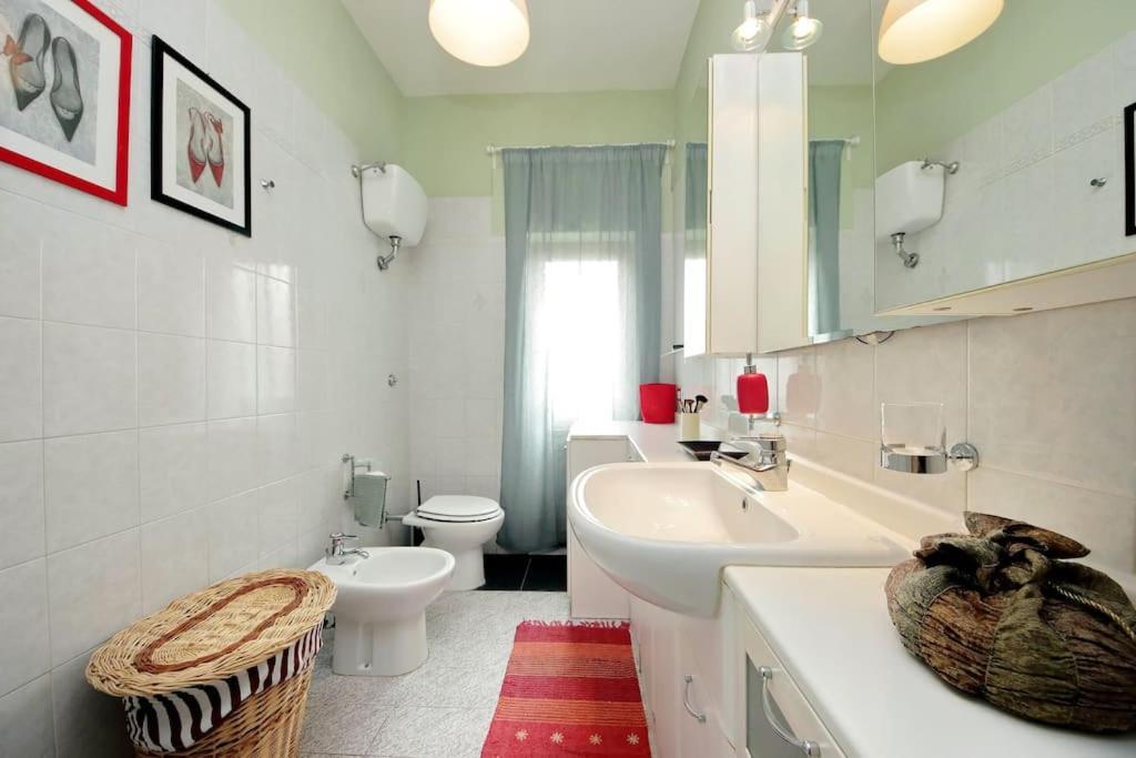 Relax Rome With 2 Balconies - 2 Bedroom Flat, 3Rd Floor With Lift, High Comfort, Quite, A Walk From Urban Train Station Gemelli And Metro A Stops Battistini & Cornelia Connecting To Center In 20 Minutes, 2 Steps From Bus Stop, Cycle Path, Groceries Экстерьер фото