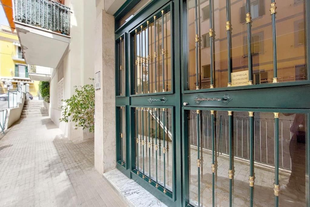 Relax Rome With 2 Balconies - 2 Bedroom Flat, 3Rd Floor With Lift, High Comfort, Quite, A Walk From Urban Train Station Gemelli And Metro A Stops Battistini & Cornelia Connecting To Center In 20 Minutes, 2 Steps From Bus Stop, Cycle Path, Groceries Экстерьер фото