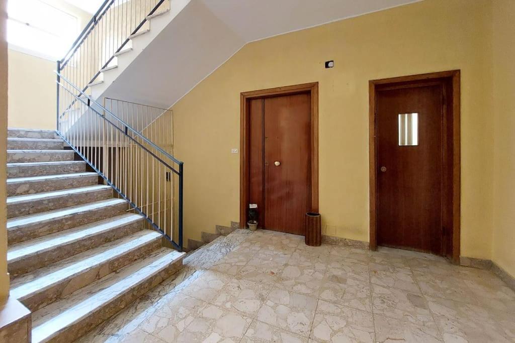 Relax Rome With 2 Balconies - 2 Bedroom Flat, 3Rd Floor With Lift, High Comfort, Quite, A Walk From Urban Train Station Gemelli And Metro A Stops Battistini & Cornelia Connecting To Center In 20 Minutes, 2 Steps From Bus Stop, Cycle Path, Groceries Экстерьер фото